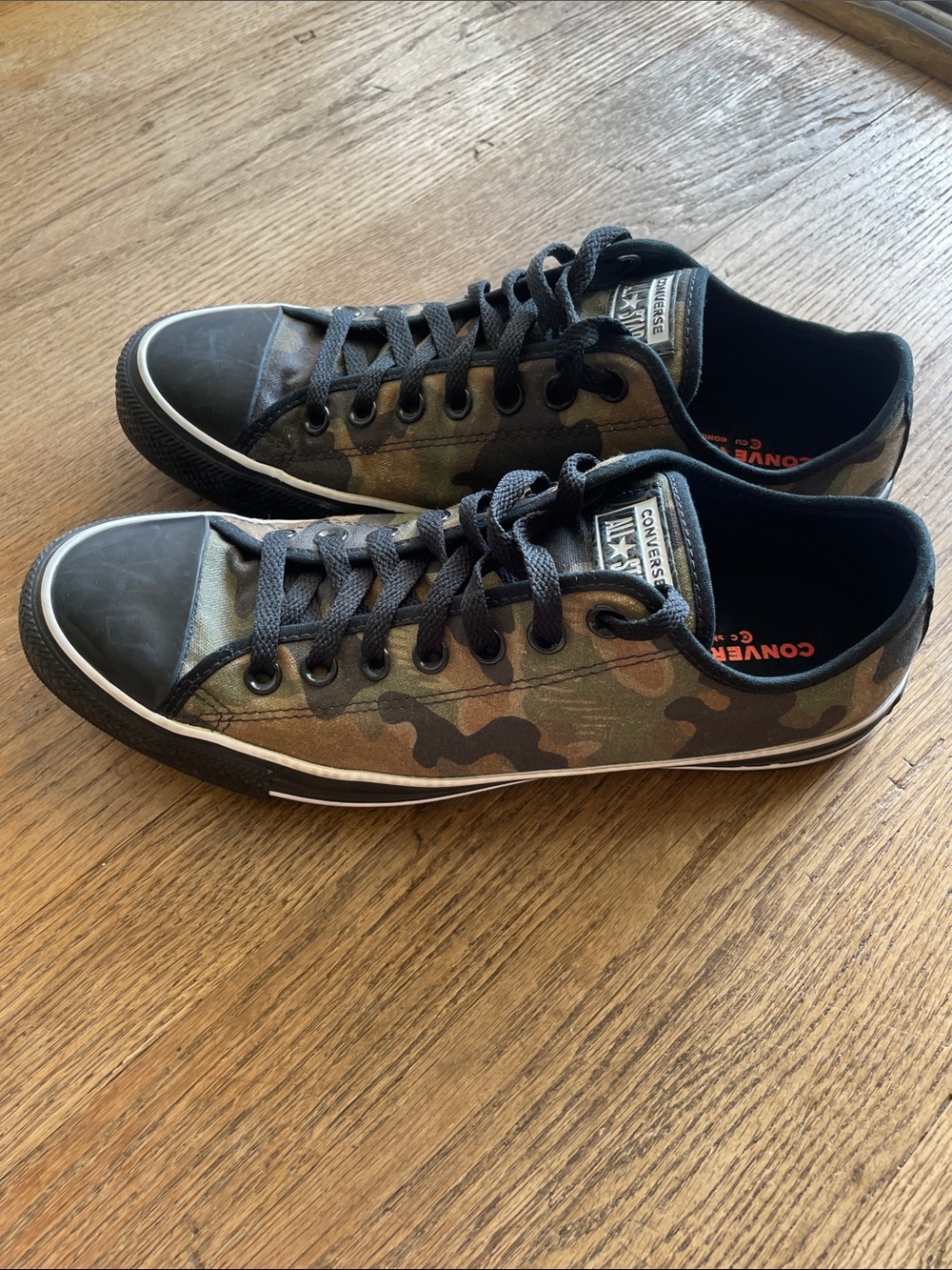 Converse Chuck Taylor’s Low-Top Sneakers Camouflage and Black Toe. Men 9/ W 11